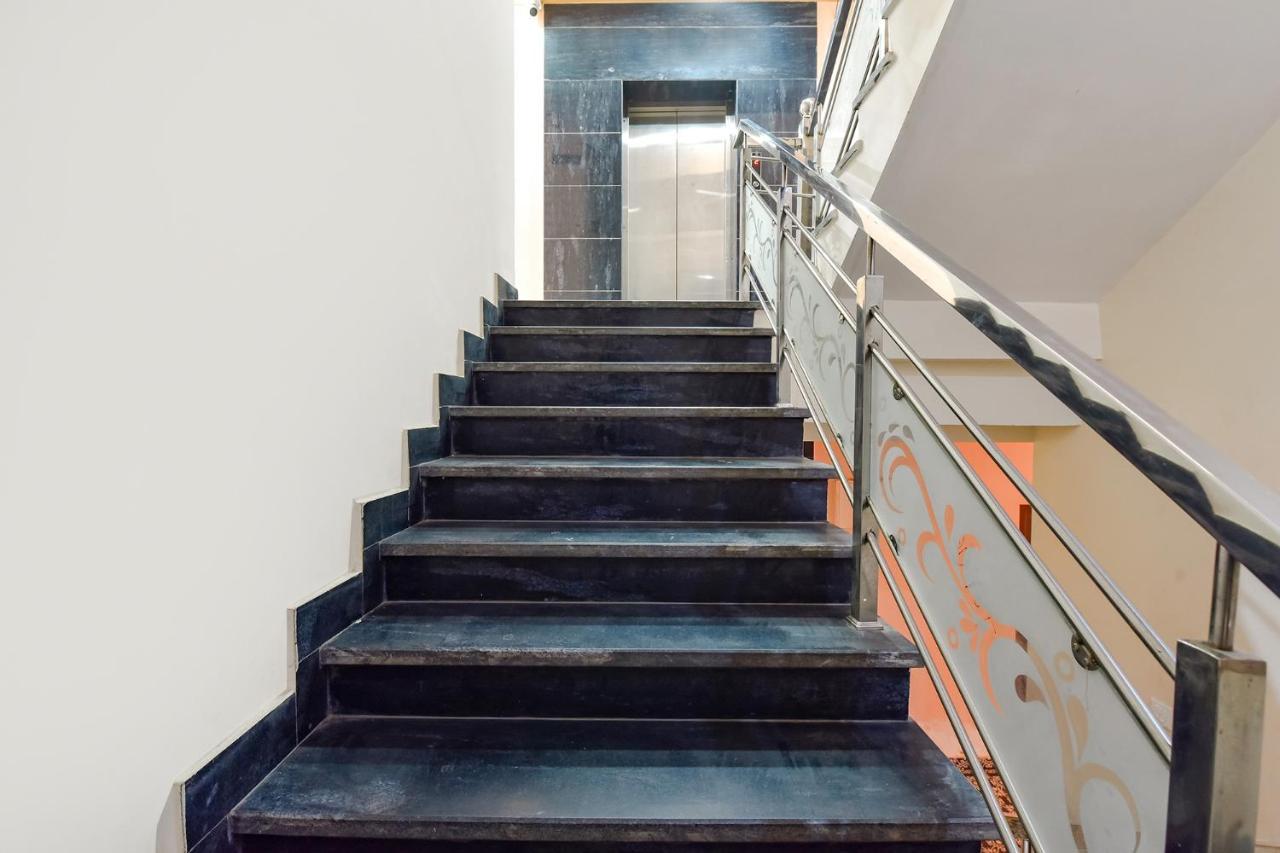 Fabhotel Sarvika 3*